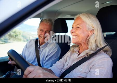 Glücklich, Autotour, älteres Paar, happies, Autotour, Autofahren, fahren, fahren, Road trip, Road Trips, Ältere Paare Stockfoto