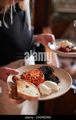 Servieren, englisches Frühstück, Black Pudding, serviert, britisch, englisches, englisches Frühstück Stockfoto