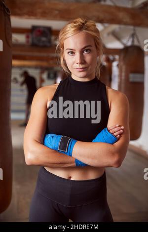 Selbstbewusst, Boxsack, Boxer, Selbstvertrauen, Boxsäcke, Boxer Stockfoto