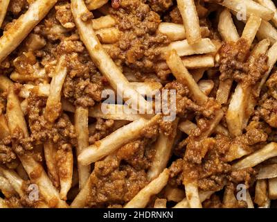 pommes frites, amerikanische Küche, Hackfleisch, Pommes frites, amerikanische Küche, amerikanisches Essen, Minzgras Stockfoto
