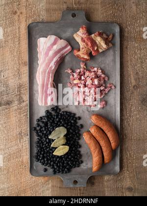 Eintopf, Bohneneintopf, Feijoada, Eintöpfe, Bohneneintöpfe Stockfoto