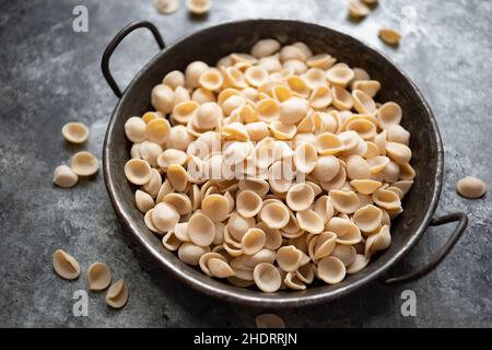 Nudelsorten, Olecchiette, Noddle-Sorten, Nudelsorten, Nudelgerichte Stockfoto