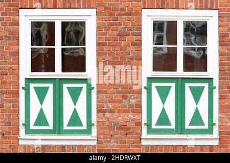 Fenster, Fensterläden, Fenster, Fensterläden Stockfoto