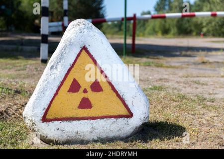 Warnung, Sperrzone, Radioaktivität, tschernobyl, Sperrzone, Ausschlusszone, aktiv, Aktivität, Radioaktivität Stockfoto
