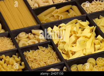 Pasta, Nudelsorten, Nudeln, Nudelgerichte, Nudelsorten, Nudelauswahl Stockfoto