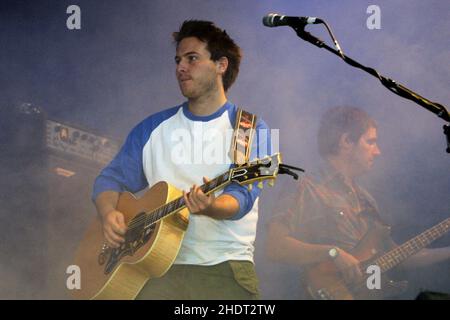 Olly Knights - Turin Brakes, V2003, Hylands Park, Chelmsford, Essex, Großbritannien - 16. August 2003 Stockfoto