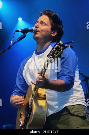 Olly Knights - Turin Brakes, V2003, Hylands Park, Chelmsford, Essex, Großbritannien - 16. August 2003 Stockfoto