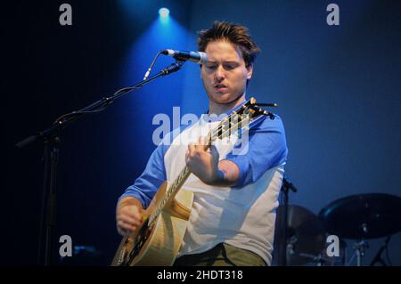 Olly Knights - Turin Brakes, V2003, Hylands Park, Chelmsford, Essex, Großbritannien - 16. August 2003 Stockfoto