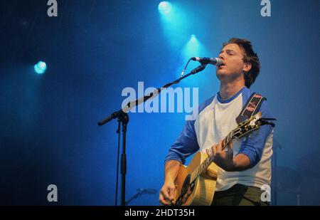 Olly Knights - Turin Brakes, V2003, Hylands Park, Chelmsford, Essex, Großbritannien - 16. August 2003 Stockfoto