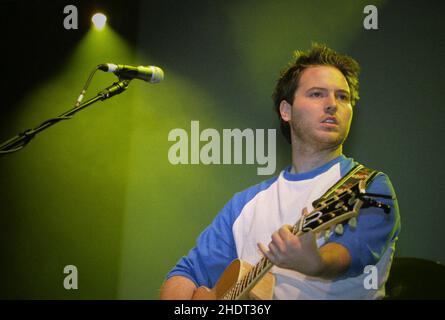 Olly Knights - Turin Brakes, V2003, Hylands Park, Chelmsford, Essex, Großbritannien - 16. August 2003 Stockfoto