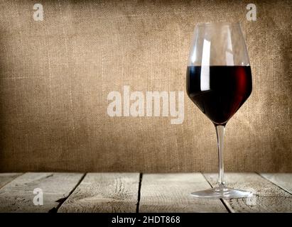 Weinglas, Rotwein, Glaswaren, Rotweine Stockfoto