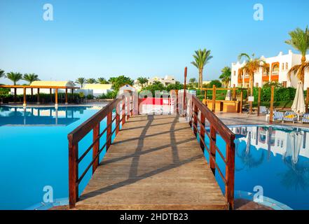 Brücke, Pool, Resort, Brücken, Pools, Holzpfosten, Resorts Stockfoto