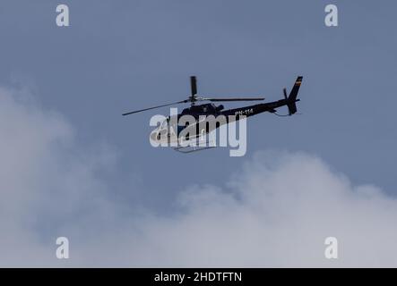 Hubschrauber fliegt über Südamerika. Hochwertige Fotos Stockfoto