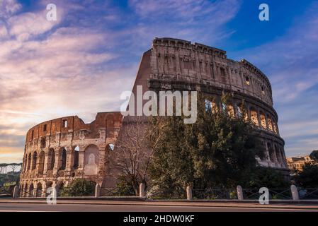 Das monumentale Kolosseum, eine der frühesten Etappen der Geschichte, in Rom, Latium, Italien Stockfoto