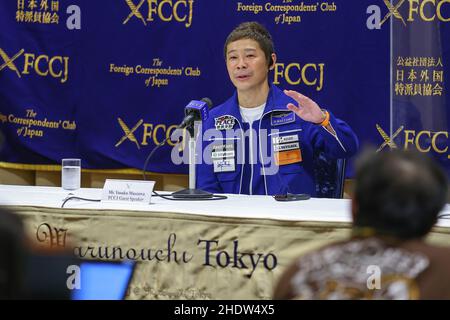 Tokio, Japan. 07th Januar 2022. Yusaku Maezawa, CEO von Start Today, dem ersten japanischen Privatbürger, der auf der Internationalen Raumstation (ISS) bleibt, wird eine Pressekonferenz im Foreign Correspondents' Club of Japan (FCCJ) abhalten, um über seinen 12-tägigen Aufenthalt vom 8. Bis 20. Dezember 2021 zu sprechen. Und sein Raumfahrtgeschäft. Am 7. Januar 2022 in Tokio, Japan. (Foto von Kazuki Oishi/Sipa USA) Quelle: SIPA USA/Alamy Live News Stockfoto