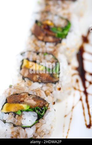 Sushi, Rollen von innen nach außen, sushi Stockfoto