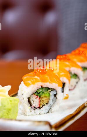 Sushi, Rollen von innen nach außen, sushi Stockfoto