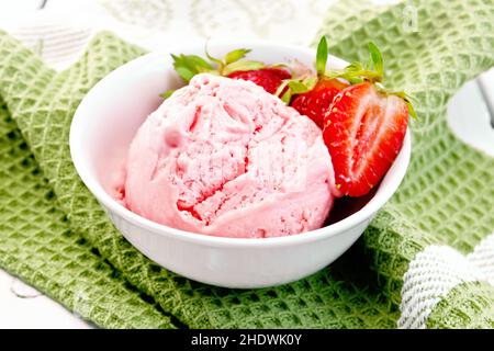 Eis, Erdbeereis, Eis, Eis, Eis, Eis, Eiscreme, Erdbeereis Stockfoto