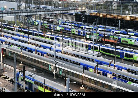 TER in Hauts de France Crossrail Station - Saint-Denis - Frankreich Stockfoto