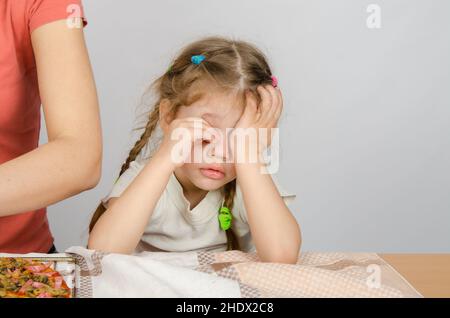 Mädchen, müde, Snack, Mädchen, tireds, Snacks Stockfoto