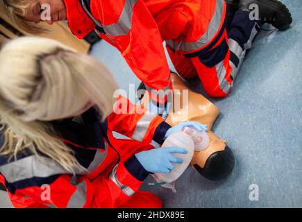 Sanitäter, Notfallmedizin, Rettungsatmung, Sanitäter, Notfallmedizin Stockfoto