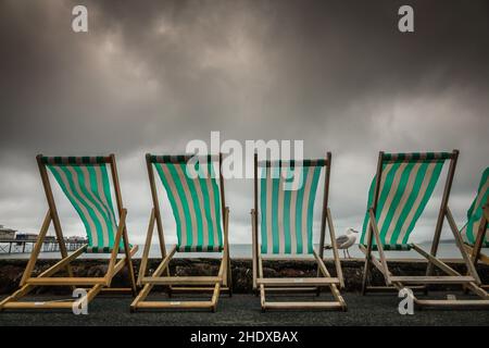 Strand, Regenwolke, Strandliege, Strände, Meer, Wolken, Regenwolken, Strandliegen Stockfoto