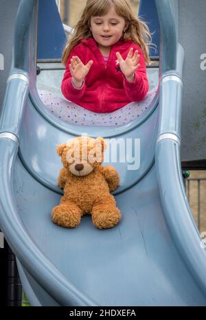 Spielen, Kindheit, Spielplatz, rutschen, spielen, Kinder, Kinder, Kinder, Kinder, Spielplätze Stockfoto