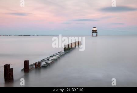 Dovercourt Leuchtturm an der britischen Küste von Essex bei Sonnenuntergang Stockfoto