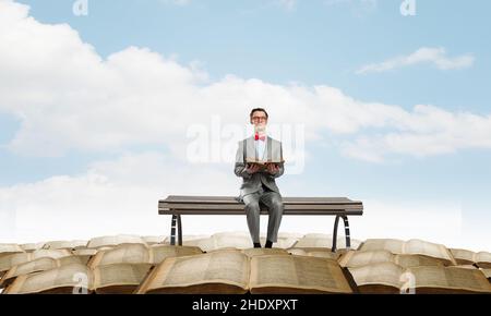 Bildung, Lesen, Literatur, Wissen, Bildung, Lesen, ein Buch lesen, etwas lesen, lesen, Literaturen, Fachkenntnisse Stockfoto