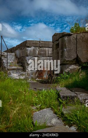 Zerbröckelnde Schnellfeuerwaffe in Fort charlotte auf der Georges-Insel Stockfoto