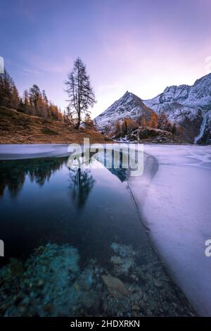 Morgenblues im Lac Bleu in Arolla Stockfoto