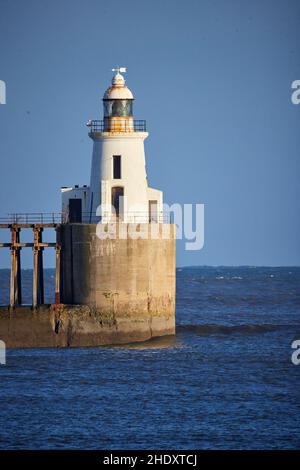 Blyth Harbour Lighthouse in Northumberland vom Blyth Beach Stockfoto