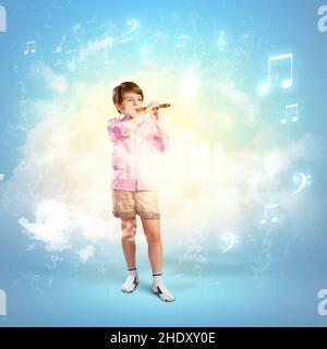 Junge, Flöte, Musik spielen, Melodie, Jungen, Flöten, Musik spielen, Melodien spielen Stockfoto