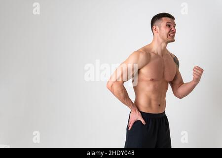 Schmerzende Hüfte in einem Mann weißen Hintergrund starke Schmerzen Körperverletzung, krank krank weiß Massage Stress, muskuläre rote Pflege, ain leiden attraktiv Stockfoto