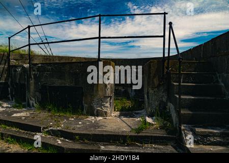 Zerbröckelnde Schnellfeuerwaffe in Fort charlotte auf der Georges-Insel Stockfoto