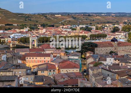 Frankreich, Ardeche, Rhonetal, Tournon sur Rhone, Stadt, Marc-Seguin Brücke über die Rhone Rive und Tain l'Hermitage vor dem Weinberg AOC her Stockfoto