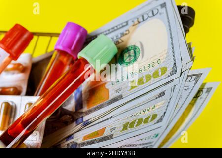 Medizin, Blutprobe, Dollar, Medikamente, Blutproben, amerikanisches Geld, Dollar Stockfoto