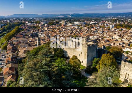 Frankreich, Ardeche, Rhonetal, Monelimar, Gesamtansicht mit dem Chateau des Adhemar oder Chateau des Papes (Luftaufnahme) // Frankreich, Ardèche (07), vallé Stockfoto