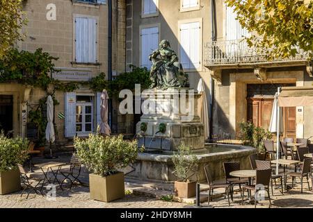 Frankreich, Drome, Grignan, beschriftet Les Plus Beaux Villages de France (die schönsten Dörfer Frankreichs), Statue des Marquise de Sevigne errichtet Stockfoto