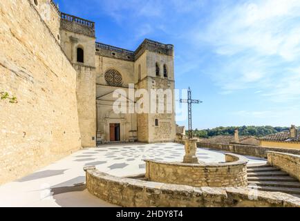 Frankreich, Drome, Grignan, beschriftet Les Plus Beaux Villages de France (die schönsten Dörfer Frankreichs), Stiftskirche Saint Sauveur aus dem Jahr 16th Stockfoto