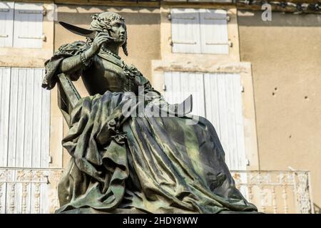 Frankreich, Drome, Grignan, beschriftet Les Plus Beaux Villages de France (die schönsten Dörfer Frankreichs), Statue des Marquise de Sevigne errichtet Stockfoto