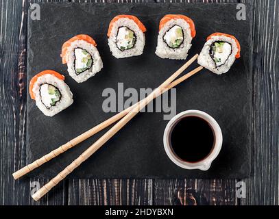 Sushi, Brötchen von innen heraus, Uramaki, sushis, Uramakis Stockfoto