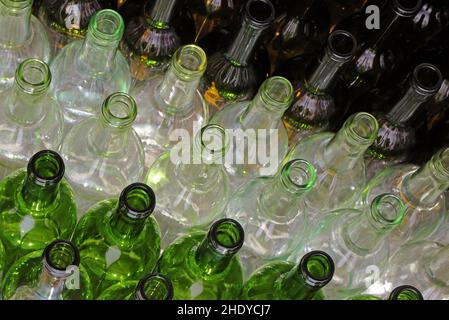Flasche, Weinflasche, Glas, Glasflasche, Flaschen, Weinflaschen, Glaswaren, zerbrochenes Glas, Glasflaschen Stockfoto