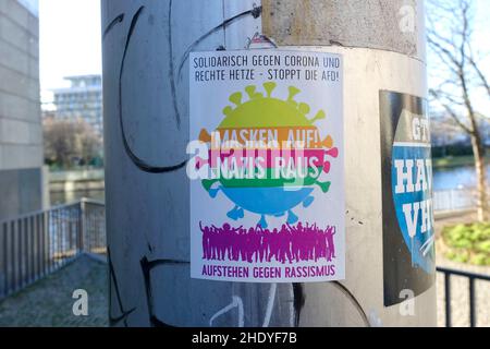 Solidarität gegen Corona und rechte Agitation, Maskierung, Nazis raus, stoppen die AfD Stockfoto