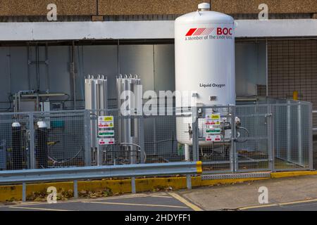 Tanks mit flüssigem Sauerstoff, die im Dezember außerhalb des St. Thomas' Hospital, London, Großbritannien, gelagert wurden Stockfoto