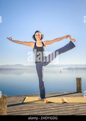 Körperspannung, Yoga, Balance, Yoga-Übungen, Körperverspannungen, Yogas, Gleichgewicht, Training Stockfoto