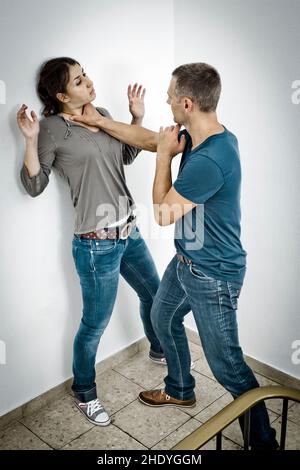 Gewalt, Überfall, Angriff, Täter, Opfer, Gewaltakte, Überfälle, Angriffe, Täter, Opfer Stockfoto