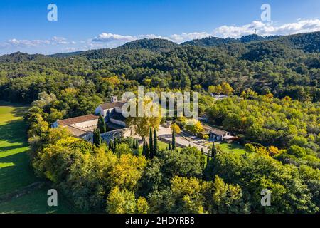 Frankreich, Bouches du Rhone, La Roque d'Antheron, Abtei Silvacane, Zisterzienserabtei (Luftaufnahme) // Frankreich, Bouches-du-Rhône (13), La Roque-d'Anthéron, Stockfoto