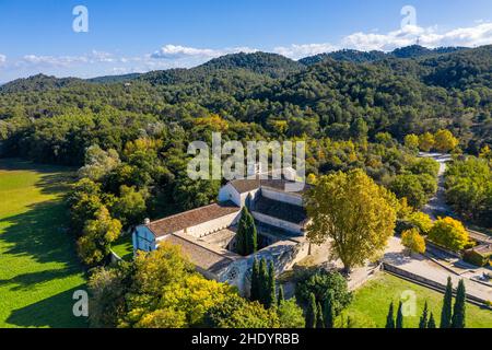 Frankreich, Bouches du Rhone, La Roque d'Antheron, Abtei Silvacane, Zisterzienserabtei (Luftaufnahme) // Frankreich, Bouches-du-Rhône (13), La Roque-d'Anthéron, Stockfoto