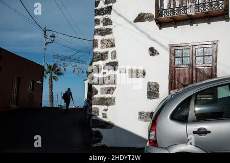 Weiß getünchte Steinmauern eines alten Hauses im Dorf Chiguergue, Guia de Isora, Teneriffa, Kanarische Inseln, Spanien Stockfoto